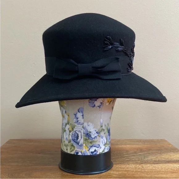 VTG BETMAR New York Black Wool Floral Design Hat - Picture 4 of 13